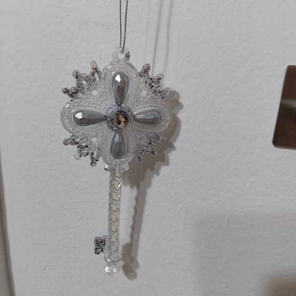 Glittering Key Cross Xmas Ornament - Picture 1 of 5